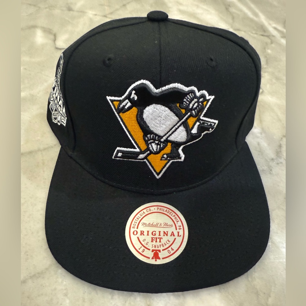 NWT Mitchell & Ness Black and Gold Pittsburgh Penguins Hat